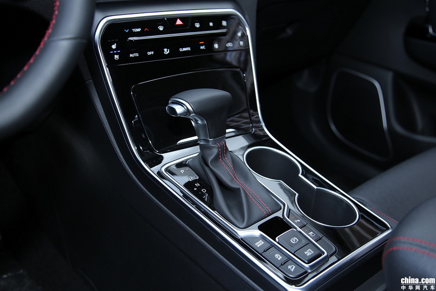 起亚KX5 2019款 1.6T 自动两驱豪华 内饰