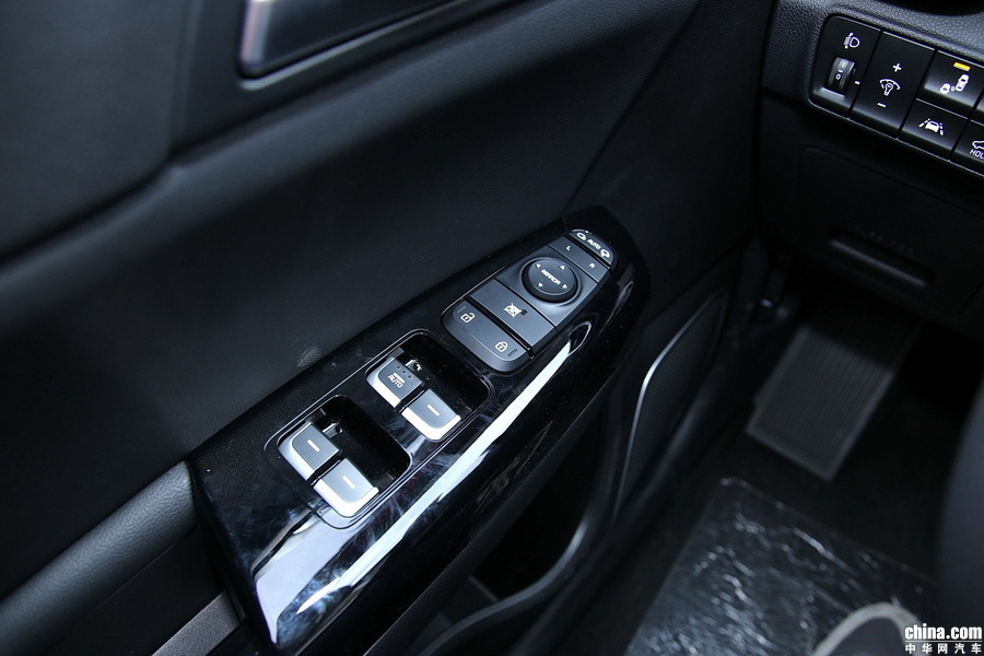 起亚KX5 2019款 1.6T 自动两驱豪华 内饰