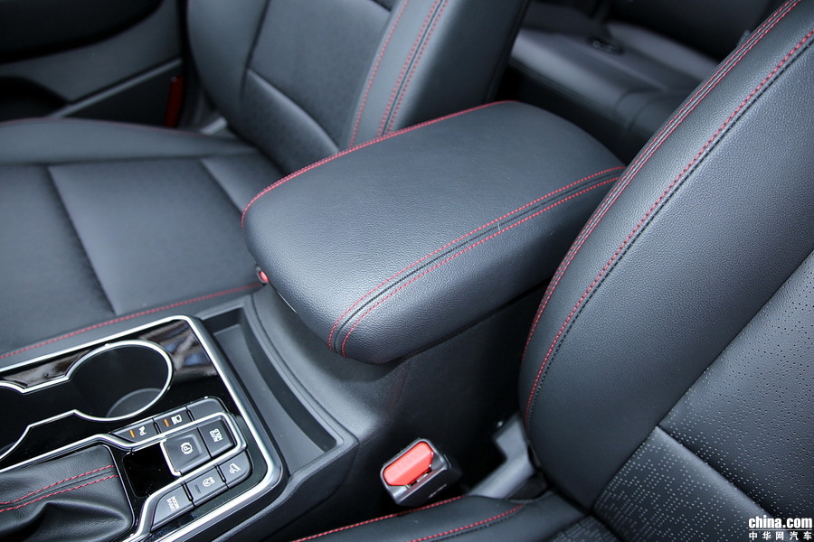 起亚KX5 2019款 1.6T 自动两驱豪华 内饰