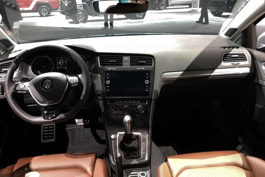 特斯拉Model 3总算来了! 2月份上市新车盘点 特斯拉Model 3总算来了! 2月份上市新车盘点