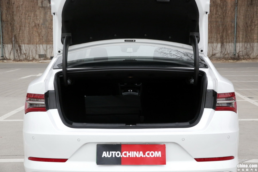 秦Pro新能源 2018款 EV500 智联领耀型 空间