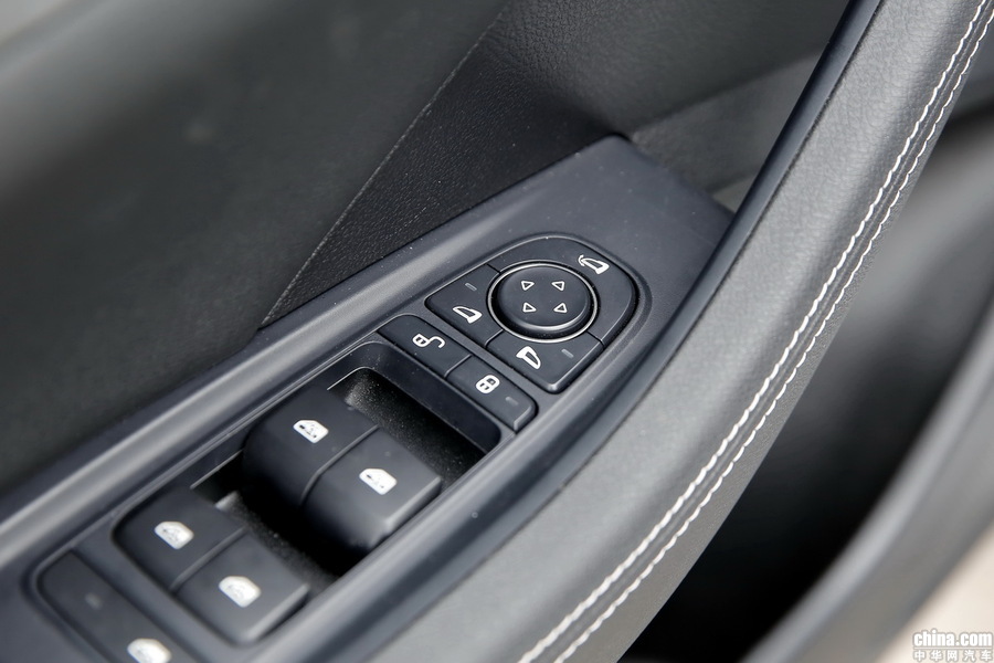 秦Pro新能源 2018款 EV500 智联领耀型 内饰