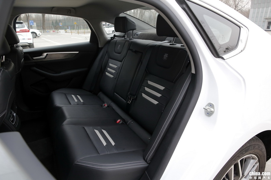 秦Pro新能源 2018款 EV500 智联领耀型 空间