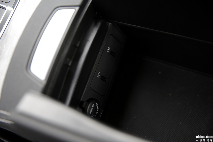 秦Pro新能源 2018款 EV500 智联领耀型 内饰