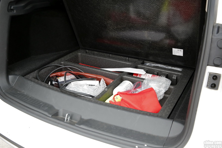 宋新能源 2019款 EV500 智联领耀型 空间