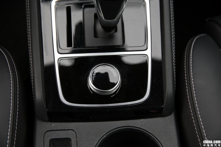 宋新能源 2019款 EV500 智联领耀型 内饰
