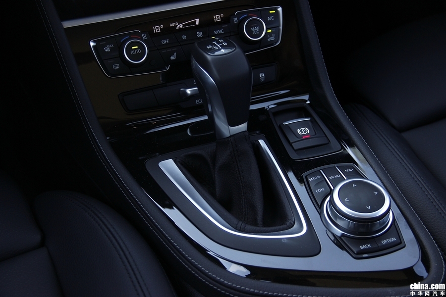 宝马2系旅行车 2018款 218i 尊享型运动套装 内饰