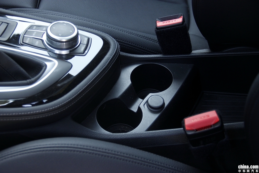 宝马2系旅行车 2018款 218i 尊享型运动套装 内饰