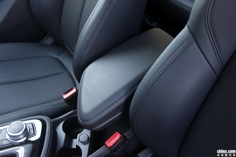 宝马2系旅行车 2018款 218i 尊享型运动套装 内饰
