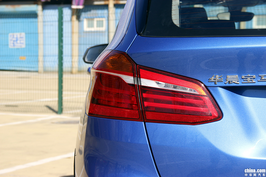 宝马2系旅行车 2018款 218i 尊享型运动套装 外观