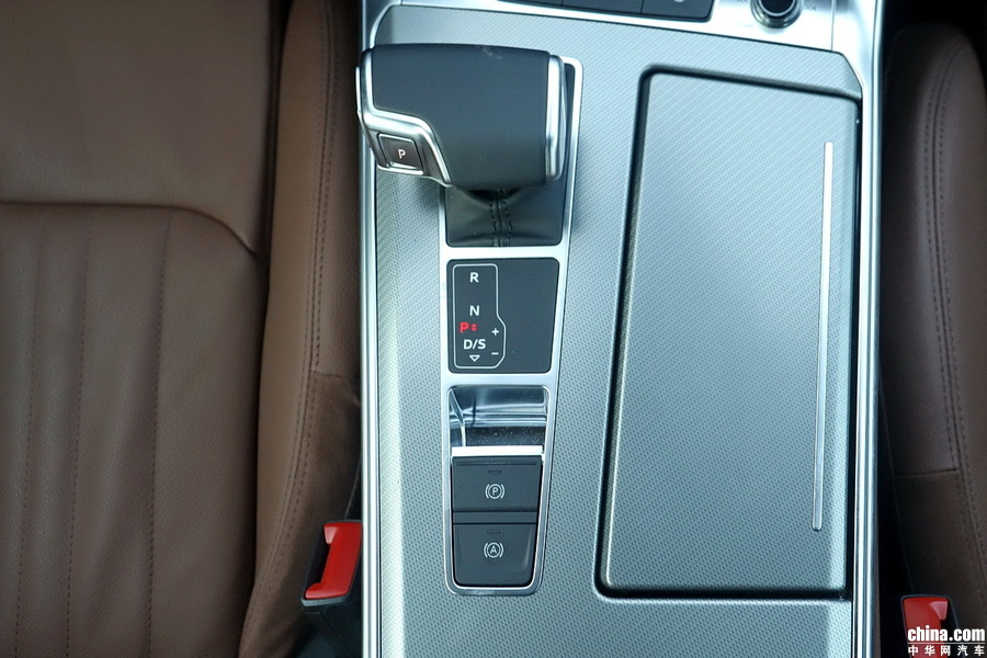 奥迪A6L 2019款 45 TFSI 臻选致雅型 内饰