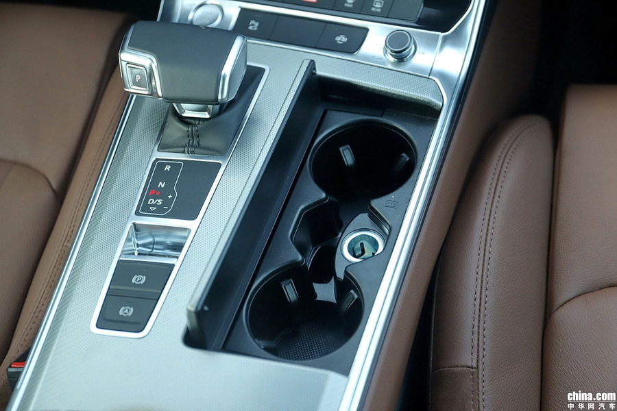 奥迪A6L 2019款 45 TFSI 臻选致雅型 内饰