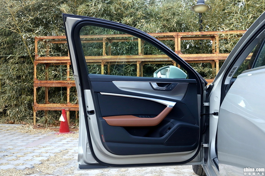 奥迪A6L 2019款 45 TFSI 臻选致雅型 内饰