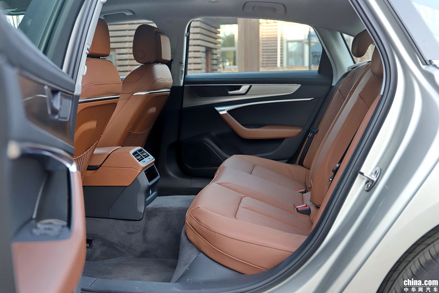 奥迪A6L 2019款 45 TFSI 臻选致雅型 空间