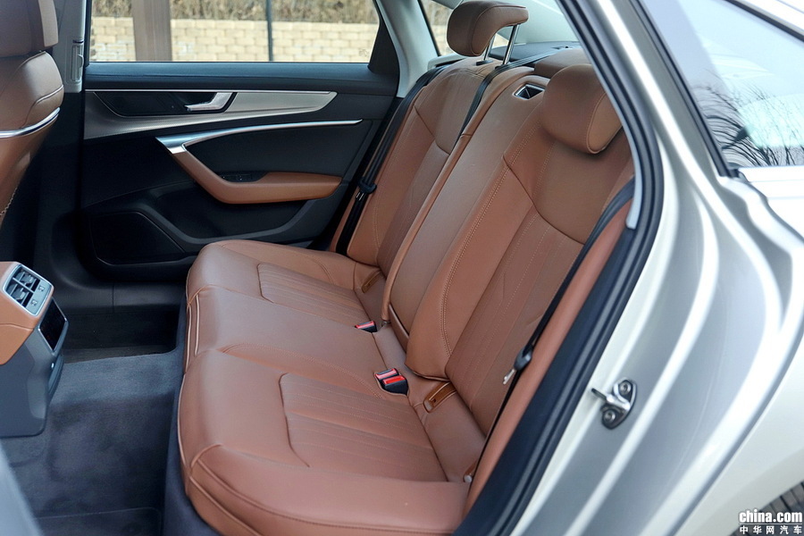 奥迪A6L 2019款 45 TFSI 臻选致雅型 空间