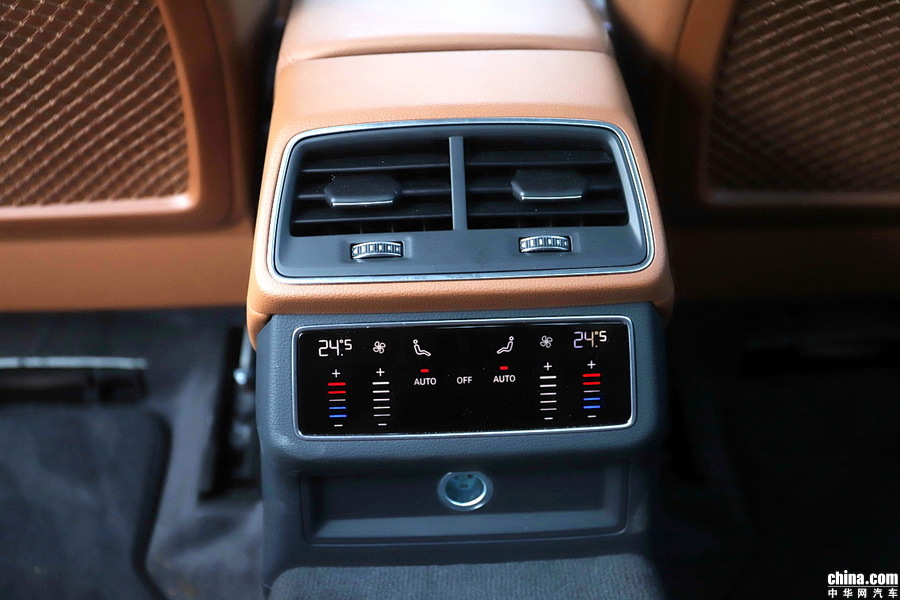 奥迪A6L 2019款 45 TFSI 臻选致雅型 空间