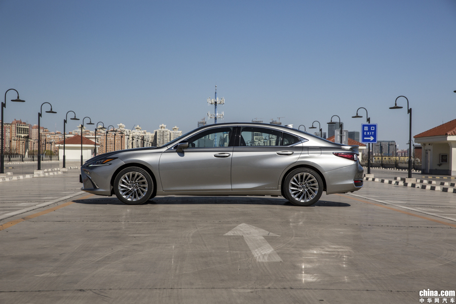 雷克萨斯ES 2018款 300h 行政 外观
