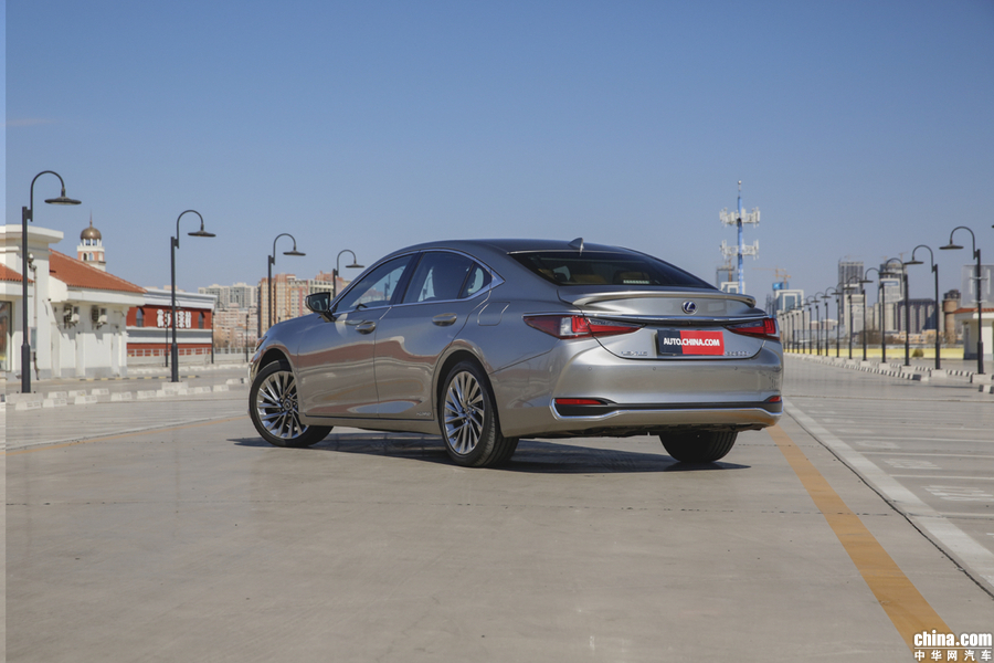 雷克萨斯ES 2018款 300h 行政 外观