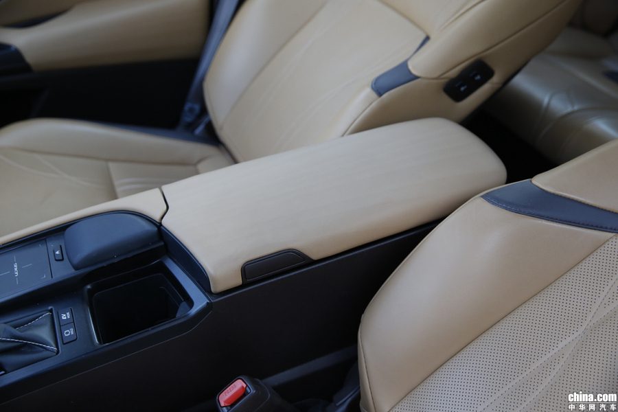 雷克萨斯ES 2018款 300h 行政 内饰
