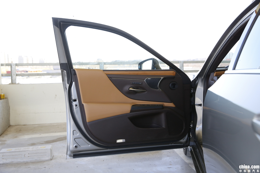 雷克萨斯ES 2018款 300h 行政 内饰