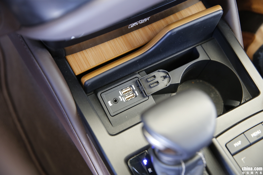 雷克萨斯ES 2018款 300h 行政 内饰