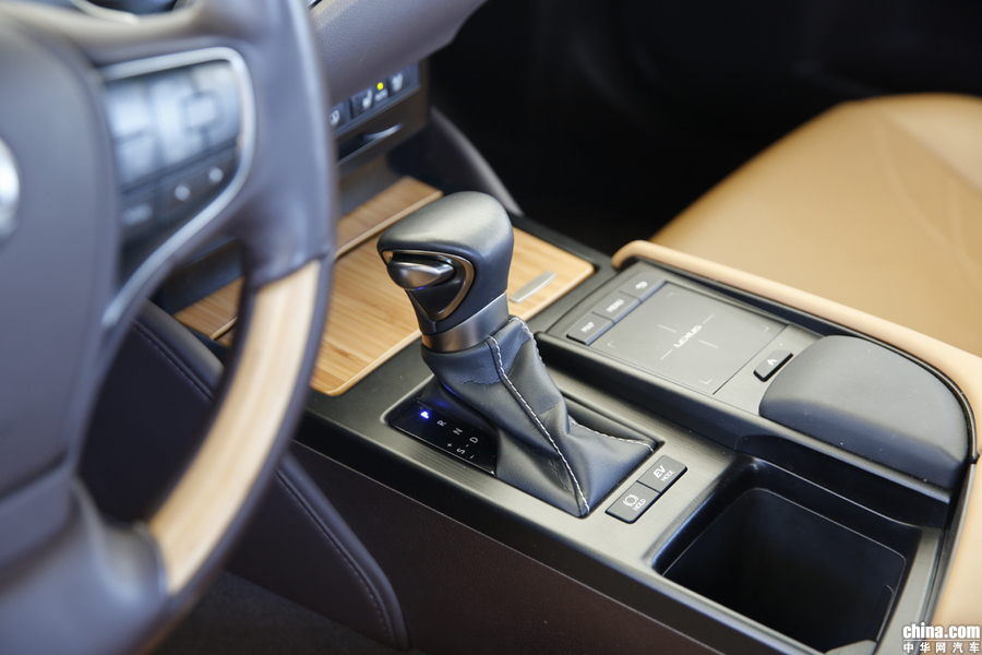 雷克萨斯ES 2018款 300h 行政 内饰