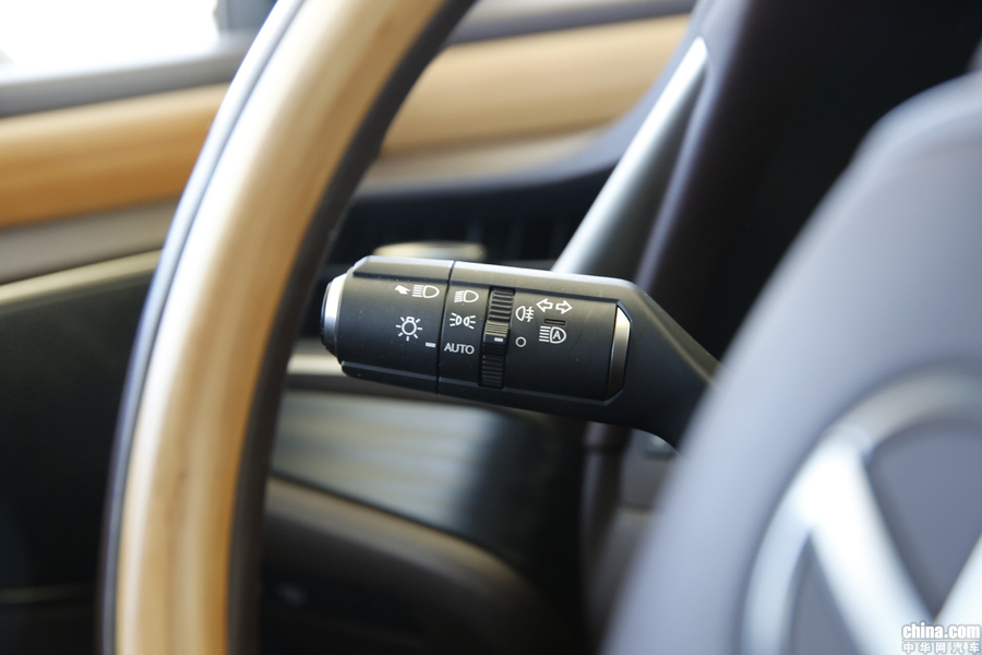 雷克萨斯ES 2018款 300h 行政 内饰