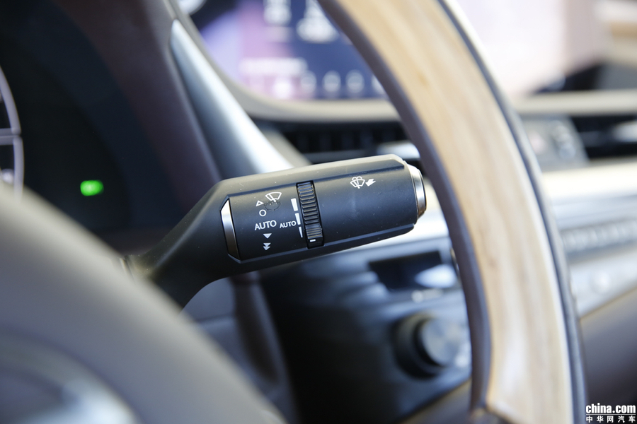 雷克萨斯ES 2018款 300h 行政 内饰