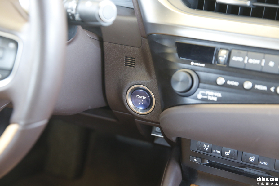 雷克萨斯ES 2018款 300h 行政 内饰