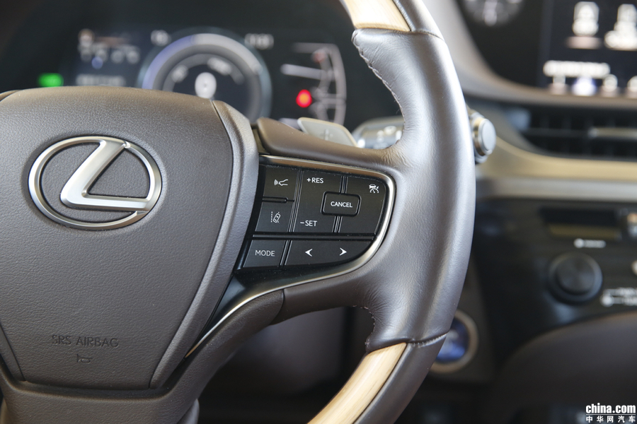 雷克萨斯ES 2018款 300h 行政 内饰