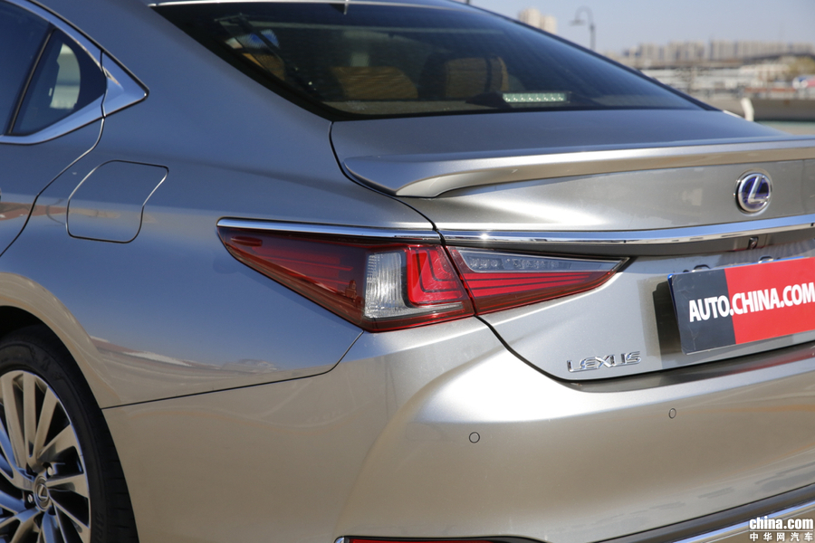 雷克萨斯ES 2018款 300h 行政 外观