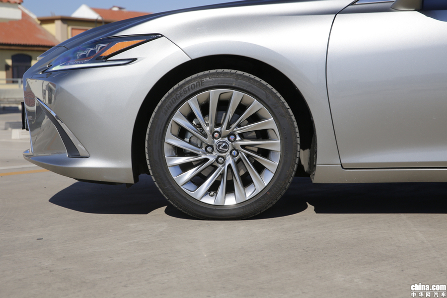 雷克萨斯ES 2018款 300h 行政 外观