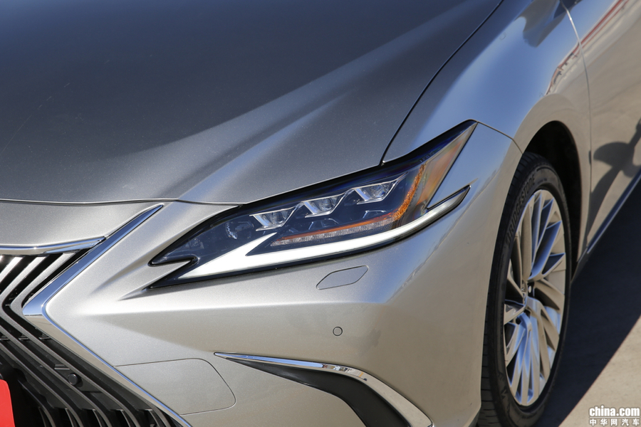 雷克萨斯ES 2018款 300h 行政 外观