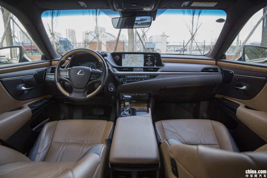 雷克萨斯ES 2018款 300h 行政 内饰