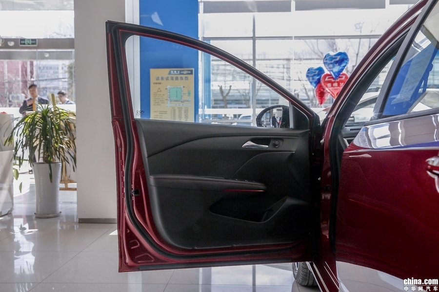 科鲁泽 2019款 RS 330T 自动痛快版 内饰