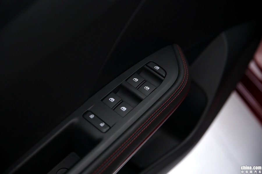 科鲁泽 2019款 RS 330T 自动痛快版 内饰