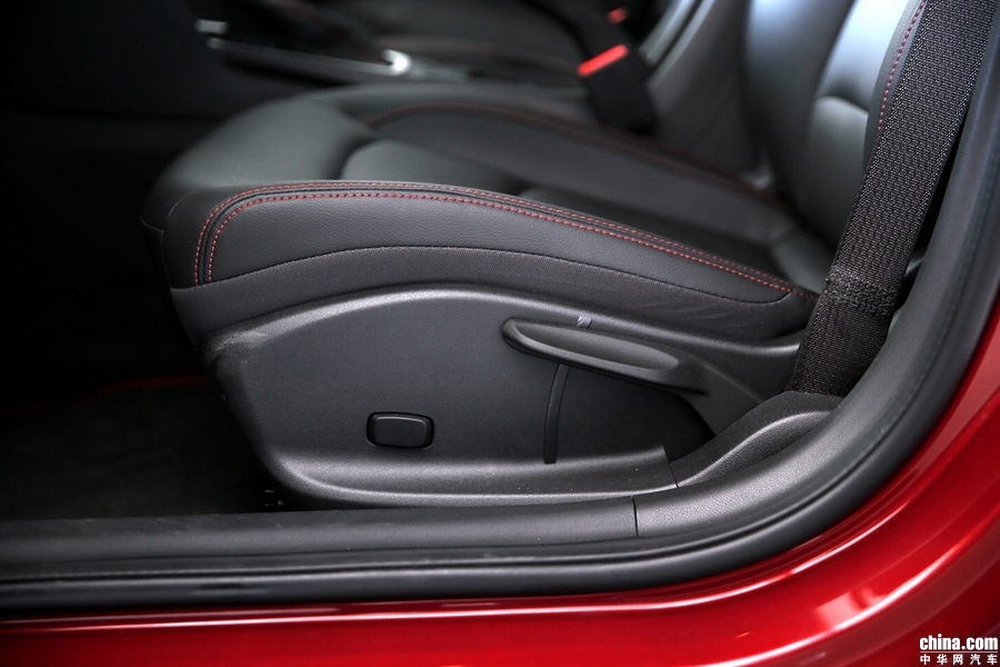 科鲁泽 2019款 RS 330T 自动痛快版 空间