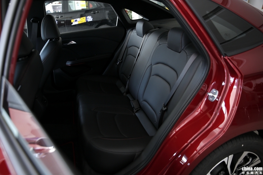 科鲁泽 2019款 RS 330T 自动痛快版 空间