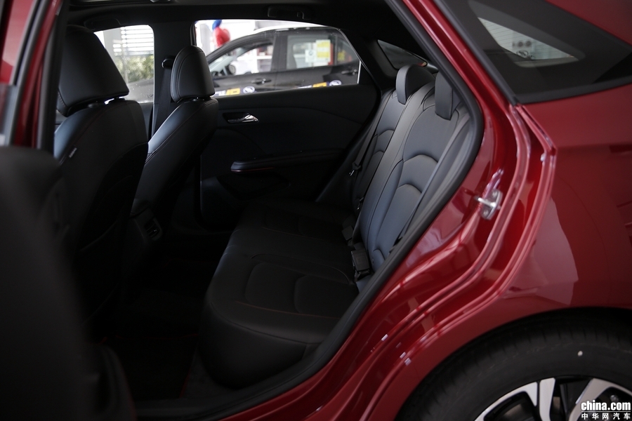 科鲁泽 2019款 RS 330T 自动痛快版 空间