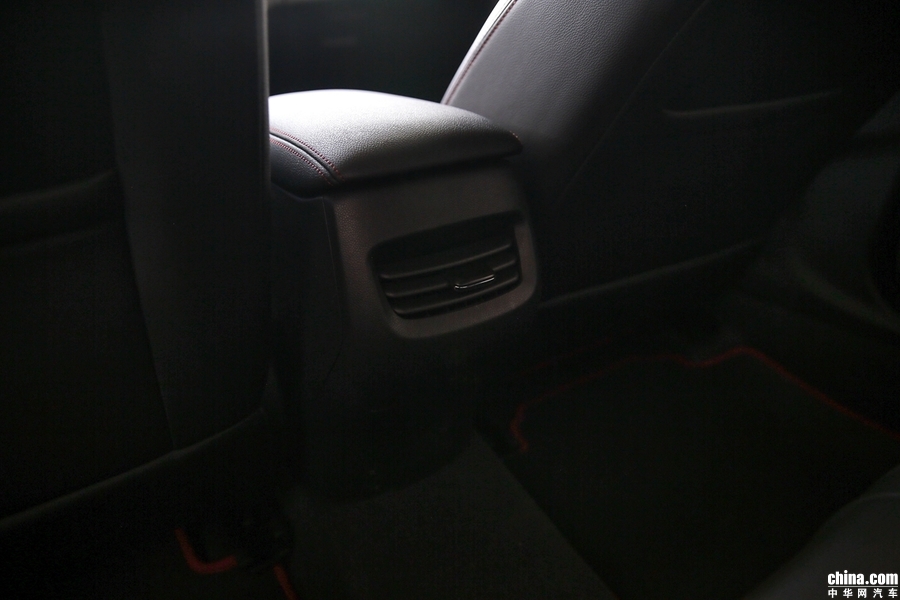 科鲁泽 2019款 RS 330T 自动痛快版 空间