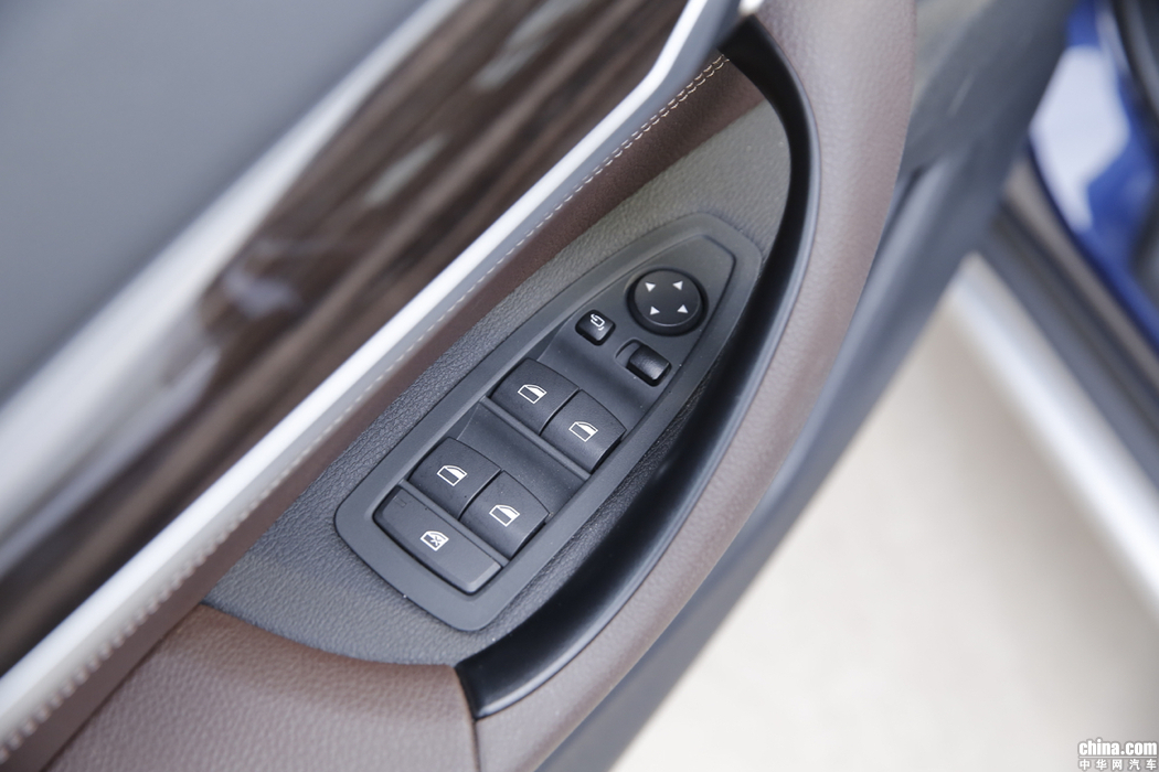 宝马X1 2019款 xDrive20Li 尊享型 内饰