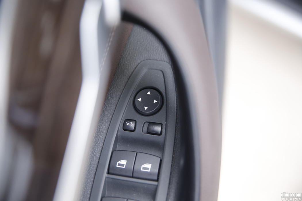 宝马X1 2019款 xDrive20Li 尊享型 内饰