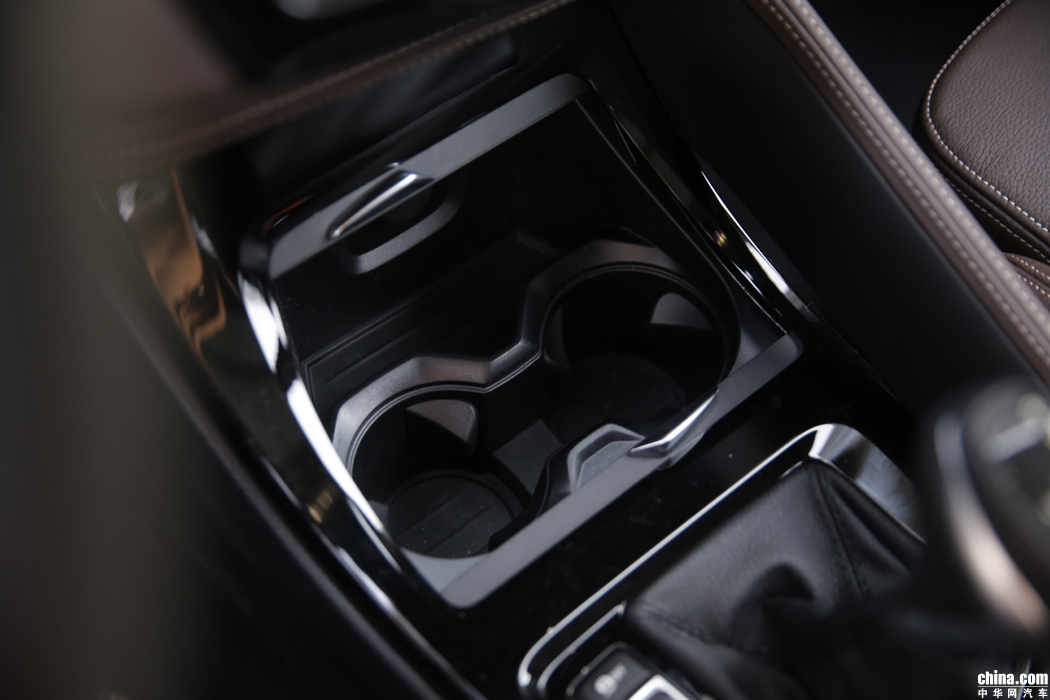 宝马X1 2019款 xDrive20Li 尊享型 内饰