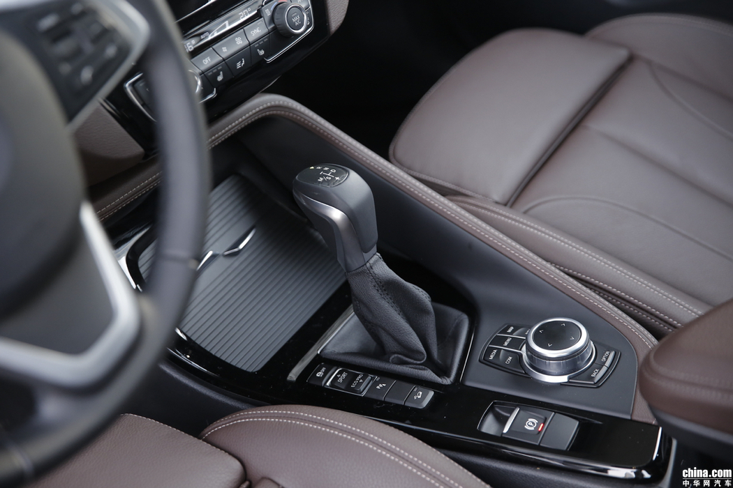 宝马X1 2019款 xDrive20Li 尊享型 内饰