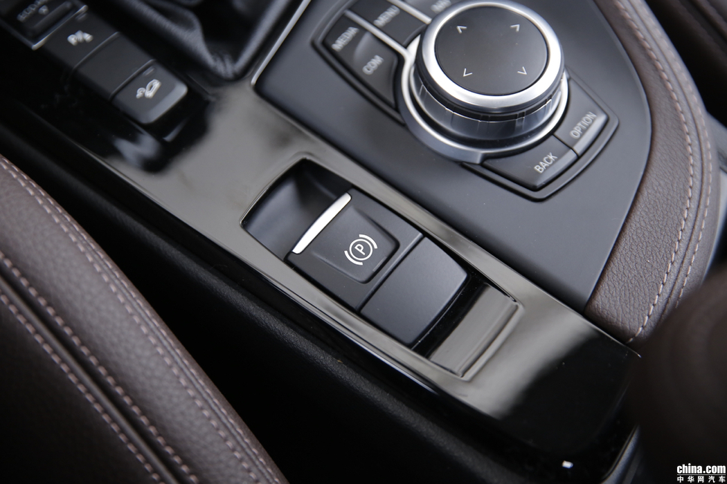 宝马X1 2019款 xDrive20Li 尊享型 内饰