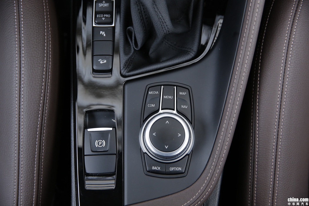 宝马X1 2019款 xDrive20Li 尊享型 内饰
