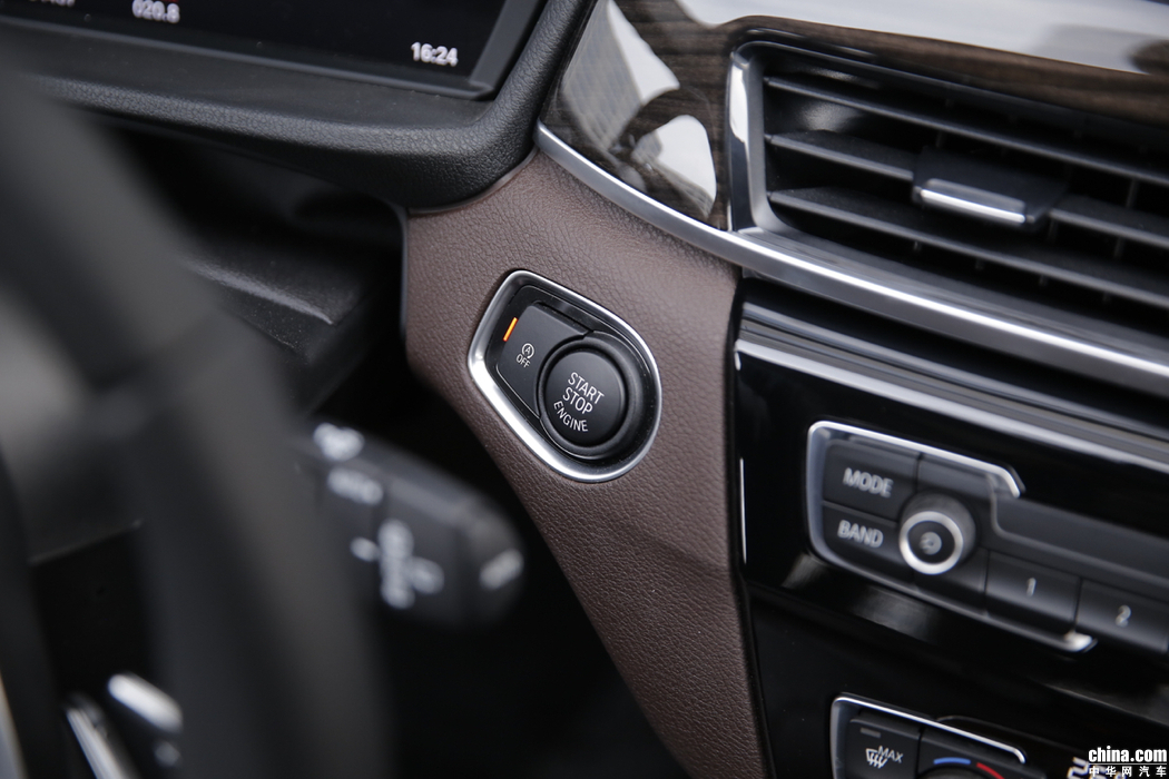 宝马X1 2019款 xDrive20Li 尊享型 内饰