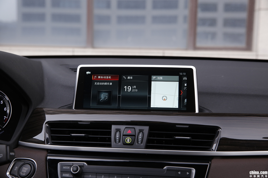 宝马X1 2019款 xDrive20Li 尊享型 内饰