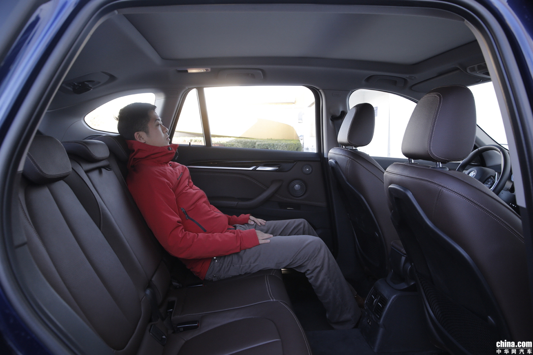 宝马X1 2019款 xDrive20Li 尊享型 空间