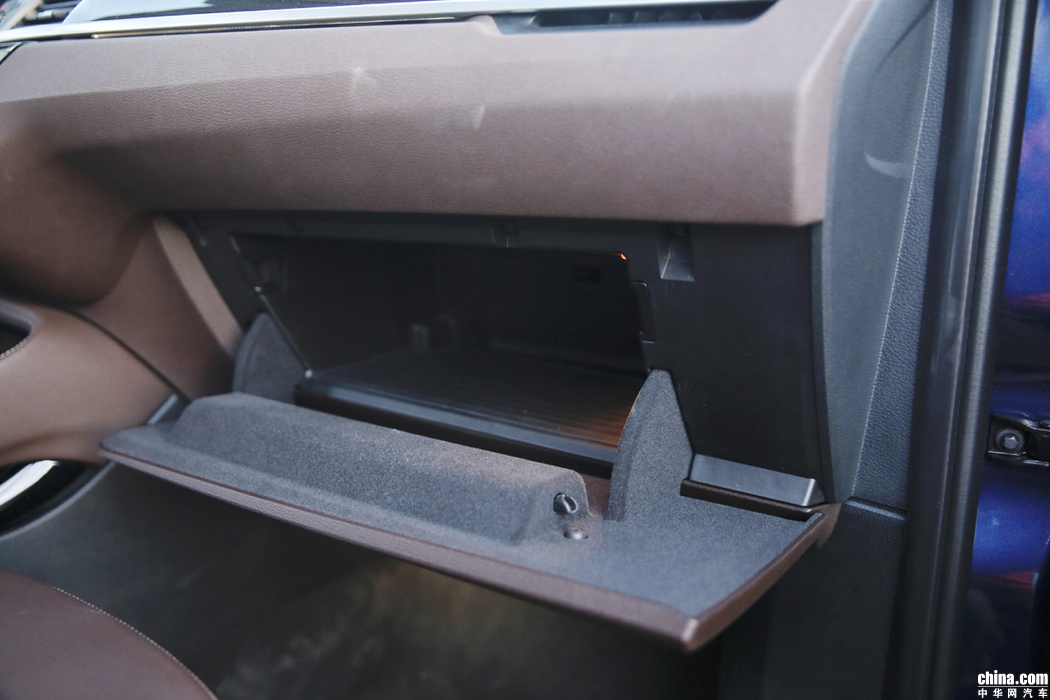 宝马X1 2019款 xDrive20Li 尊享型 内饰